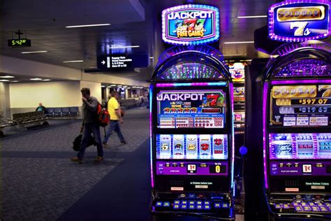 A Lucky Traveler Just Won Over $600K at a Las Vegas Airport .